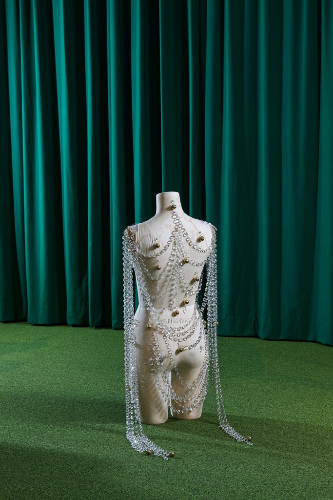 Galaxy, Love, 2017, Mixed media, 55x61x93cm
Photo Kiyong NAM©Fondation d’entreprise Hermès Galaxy, Love, 2017, Mixed media, 55x61x93cm
Photo Kiyong NAM©Fondation d’entreprise Hermès