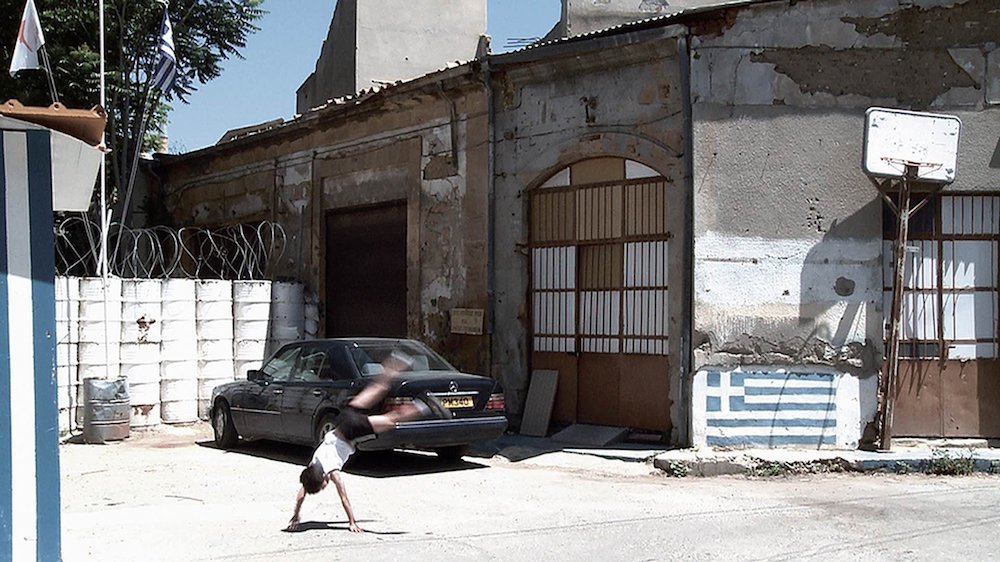 Marianna Christofides
Along the G-Line, 2010, video still
HD-Video (colour, sound, 2:14 min.)
Performance: Orestis Papayiannis
Courtesy Marianna Christofides and Laveronica arte contemporanea Marianna Christofides
Along the G-Line, 2010, video still
HD-Video (colour, sound, 2:14 min.)
Performance: Orestis Papayiannis
Courtesy Marianna Christofides and Laveronica arte contemporanea