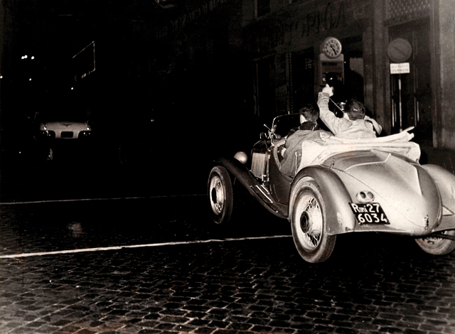 Tazio Secchiaroli, ‘The photohraphers rlo Bavagnoli and Enrico Sarsini chasing Ava Gardner's car after got a flat tire’, Photography, 70s print, gelatin silver print, Bertolami Fine Arts