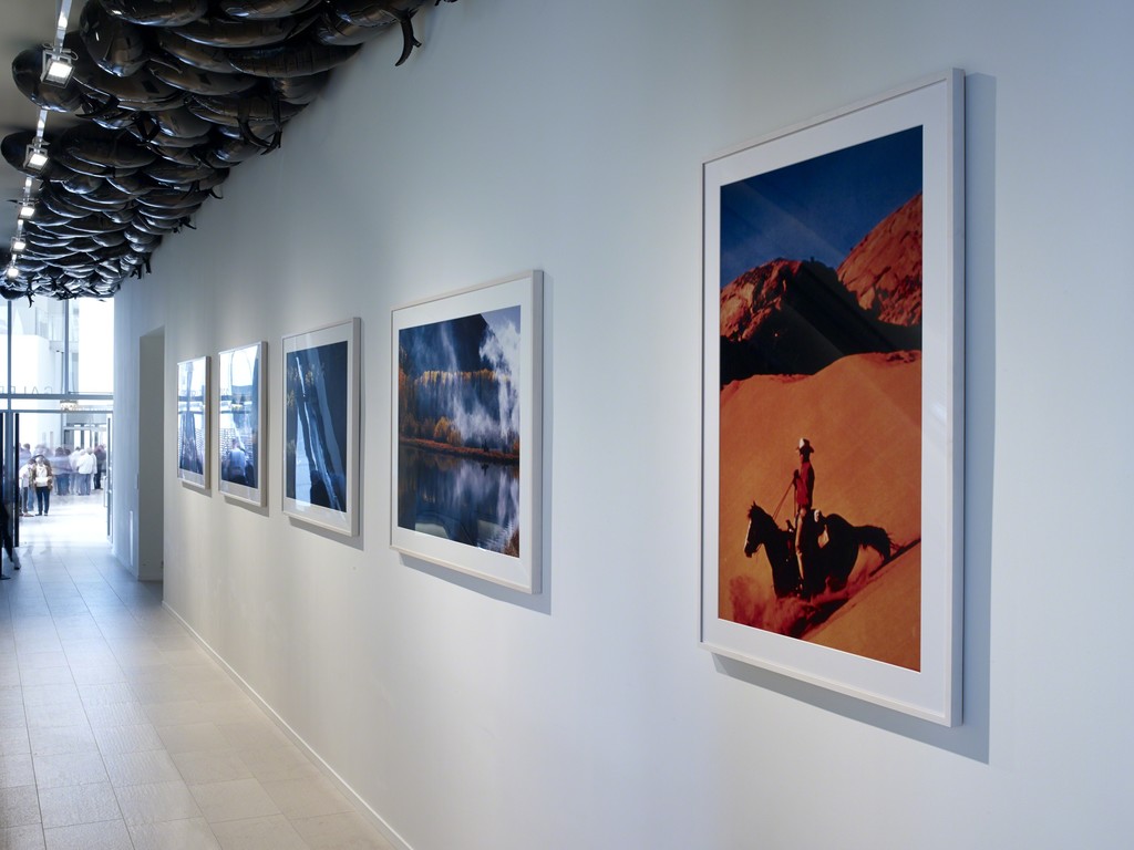 Installation view of Richard Prince, "Untitled (Cowboy)" (1994), "The Blue Cowboys" (1999); Philippe Parreno, "Speech bubbles (black)" (2007). Fondation Louis Vuitton, Paris. © Philippe Parreno pour l'oeuvre de l'artiste © Richard Prince pour l'oeuvre de l'artiste. Photo Fondation Louis Vuitton / Marc Domage. Installation view of Richard Prince, "Untitled (Cowboy)" (1994), "The Blue Cowboys" (1999); Philippe Parreno, "Speech bubbles (black)" (2007). Fondation Louis Vuitton, Paris. © Philippe Parreno pour l'oeuvre de l'artiste © Richard Prince pour l'oeuvre de l'artiste. Photo Fondation Louis Vuitton / Marc Domage.