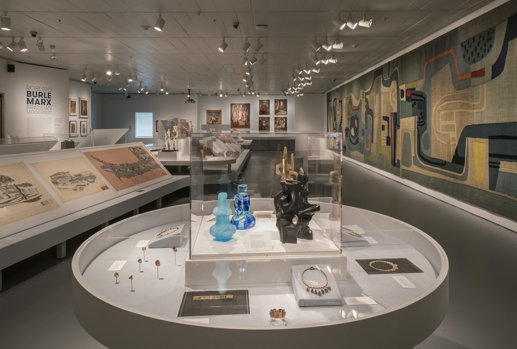 Installation view of "Roberto Burle Marx: Brazilian Modernist" at Jewish Museum, New York (2016). Photo by: David Heald Installation view of "Roberto Burle Marx: Brazilian Modernist" at Jewish Museum, New York (2016). Photo by: David Heald