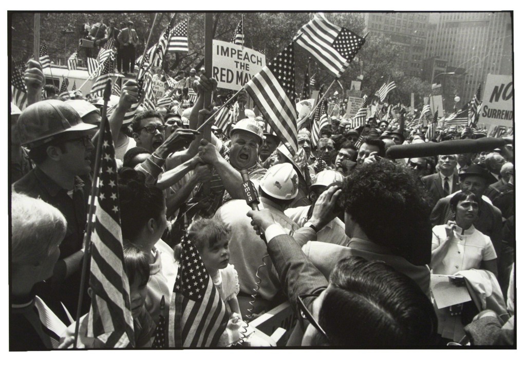 Garry Winogrand, "New York City," 1971 (printed 1978), gelatin silver print, 8 7/8 x 13 3/8 inches, Tang Teaching Museum collection, gift of Penny Kaniclides ’59, 1983.21.8 Garry Winogrand, "New York City," 1971 (printed 1978), gelatin silver print, 8 7/8 x 13 3/8 inches, Tang Teaching Museum collection, gift of Penny Kaniclides ’59, 1983.21.8