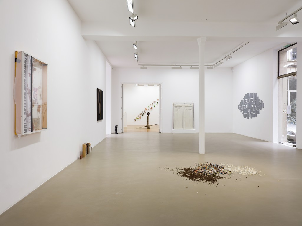 Recycle, exhibition view at Galerie Chantal Crousel, Paris (March 10 - April 21, 2018). Photo: Florian Kleinefenn Recycle, exhibition view at Galerie Chantal Crousel, Paris (March 10 - April 21, 2018). Photo: Florian Kleinefenn