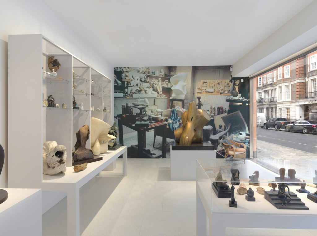 Photo: Mike Bruce. Courtesy Gagosian Gallery. Reproduced by permission of The Henry Moore
Foundation. Photo: Mike Bruce. Courtesy Gagosian Gallery. Reproduced by permission of The Henry Moore
Foundation.