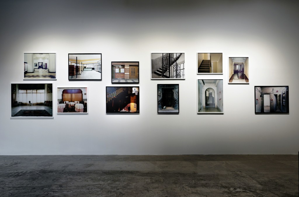 "Bouchra Khalili: Foreign Office," Palais de Tokyo. ADAGP, Paris 2015. Photo: Aurélien Mole "Bouchra Khalili: Foreign Office," Palais de Tokyo. ADAGP, Paris 2015. Photo: Aurélien Mole