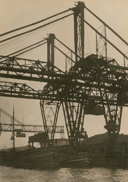 Germaine Krull, ‘Pont roulant, Rotterdam (Bridge Crane, Rotterdam)’, 1926, Jeu de Paume