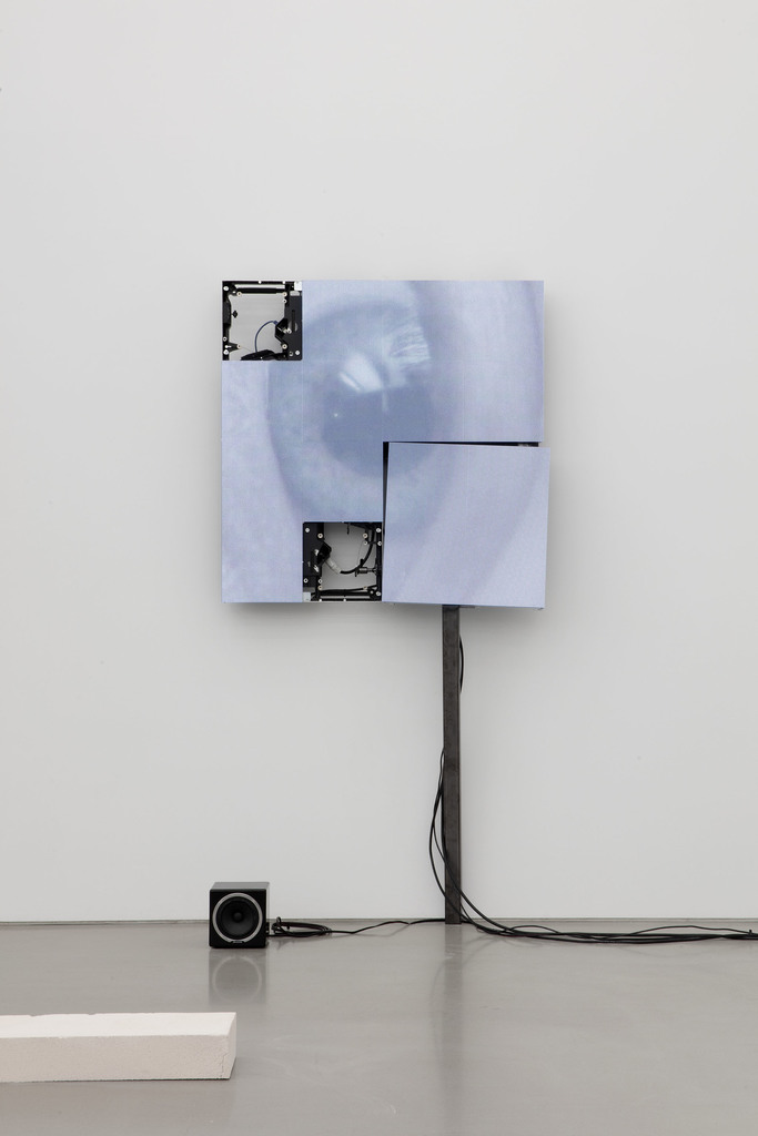 Jesper Just: Corporealités (installation image), 2020. Photo Courtesy of the artist and Perrotin. Jesper Just: Corporealités (installation image), 2020. Photo Courtesy of the artist and Perrotin.