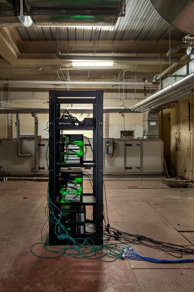 Nicholas Mangan
Limits to Growth 2016
4-channel CCTV live camera stream, single-channel HD colour video, sound
installation view, Monash University Museum of Art, Melbourne, 2016
Courtesy the artist; Sutton Gallery, Melbourne; Hopkinson Mossman, Auckland; and LABOR, Mexico City, D.F.
Photo: Andrew Curtis
Nicholas Mangan
Limits to Growth 2016
4-channel CCTV live camera stream, single-channel HD colour video, sound
installation view, Monash University Museum of Art, Melbourne, 2016
Courtesy the artist; Sutton Gallery, Melbourne; Hopkinson Mossman, Auckland; and LABOR, Mexico City, D.F.
Photo: Andrew Curtis
