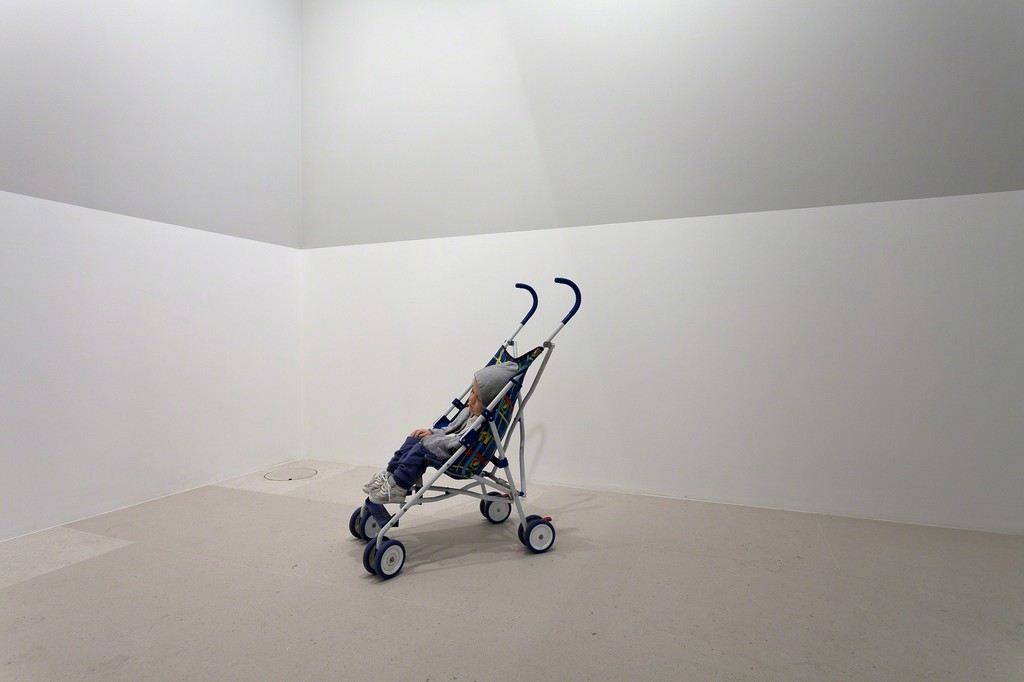 © The Estate of Duane Hanson. © Olivier Mosset. Photography by Zarko Vijatovic. Courtesy Gagosian Gallery. © The Estate of Duane Hanson. © Olivier Mosset. Photography by Zarko Vijatovic. Courtesy Gagosian Gallery.