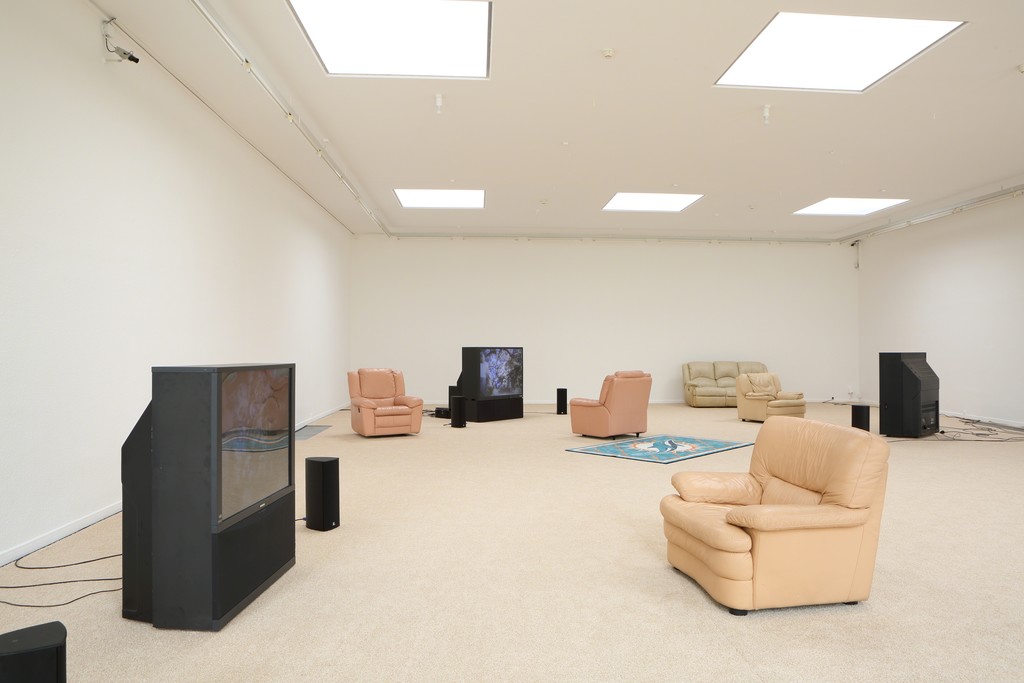 Courtesy: Leo Gabin, Peres Projects, Berlin & Elizabeth Dee, New York photo: Rik Vannevel Courtesy: Leo Gabin, Peres Projects, Berlin & Elizabeth Dee, New York photo: Rik Vannevel