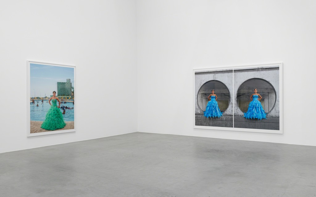 Frank Thiel, Quinceañeras, Installation Views, 2018, Courtesy the artist and Blain|Southern, Photo: Trevor Good Frank Thiel, Quinceañeras, Installation Views, 2018, Courtesy the artist and Blain|Southern, Photo: Trevor Good