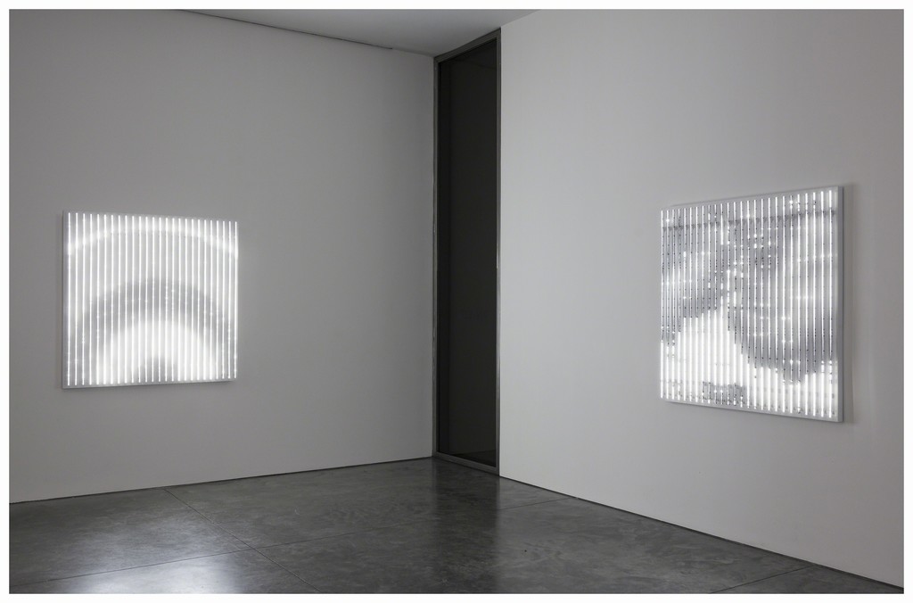 Installation view, Leo Villareal, Pace Gallery, May 4 – June 17, 2017. Photography by Mark Waldhauser. © Leo Villareal, courtesy Pace Gallery Installation view, Leo Villareal, Pace Gallery, May 4 – June 17, 2017. Photography by Mark Waldhauser. © Leo Villareal, courtesy Pace Gallery