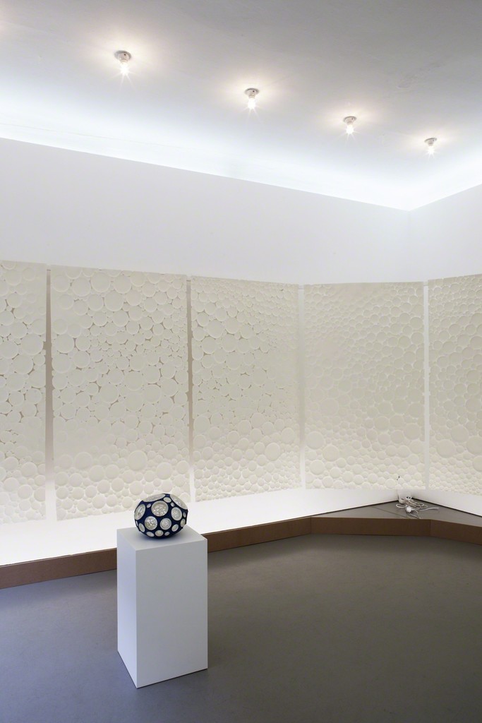 Installation shot of the exhibition with 'Lumière' and 'Bright Cells-2018-VIII'; photo: Lukas Heibges Installation shot of the exhibition with 'Lumière' and 'Bright Cells-2018-VIII'; photo: Lukas Heibges