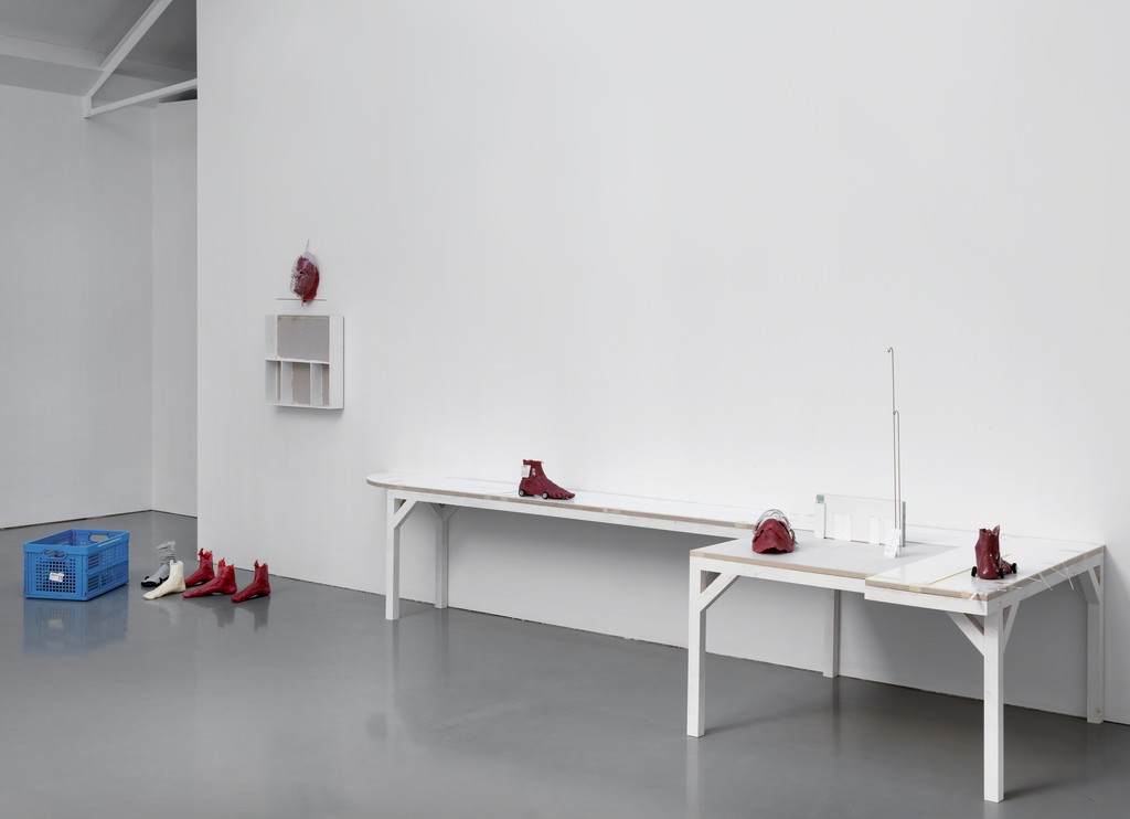 Win McCarthy, 'Gridlock Person', 2018, Galerie Fons Welters, Amsterdam, NL.
Photo: Gert Jan van Rooij Win McCarthy, 'Gridlock Person', 2018, Galerie Fons Welters, Amsterdam, NL.
Photo: Gert Jan van Rooij