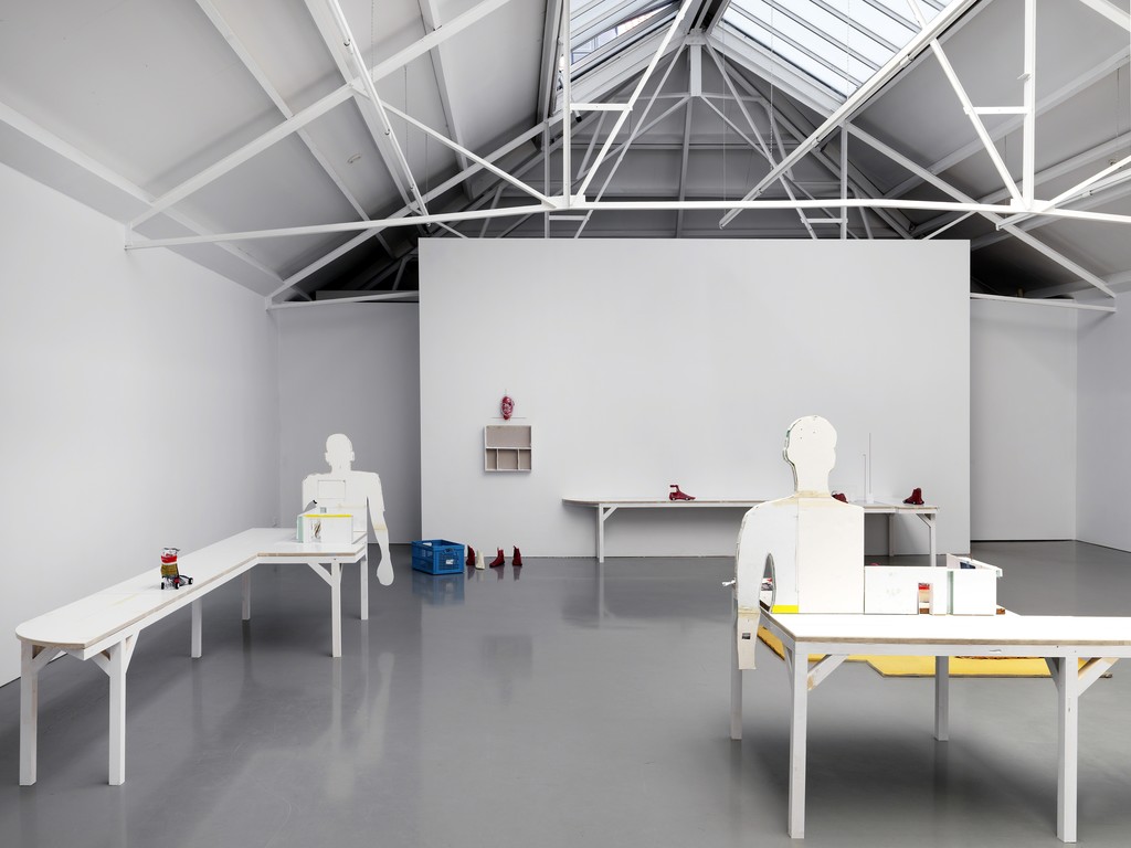 Win McCarthy, 'Gridlock Person', 2018, Galerie Fons Welters, Amsterdam, NL.
Photo: Gert Jan van Rooij Win McCarthy, 'Gridlock Person', 2018, Galerie Fons Welters, Amsterdam, NL.
Photo: Gert Jan van Rooij