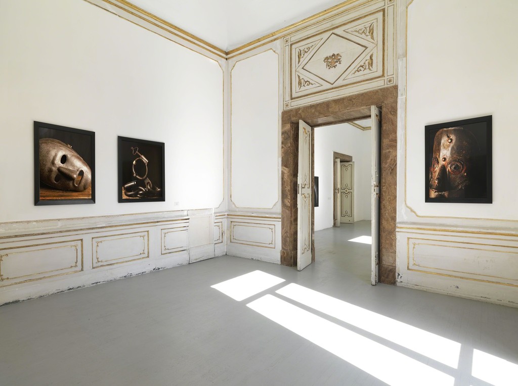Andres Serrano - Torture - Partial view of the exhibition - February 2017 - Galleria Alfonso Artiaco, Napoli Andres Serrano - Torture - Partial view of the exhibition - February 2017 - Galleria Alfonso Artiaco, Napoli