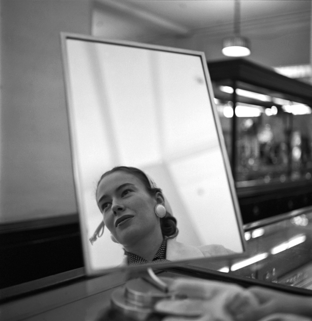 Vivian Maier, ‘101-04’, 1956, Photography, Modern Gelatin Silver Print, KP Projects
