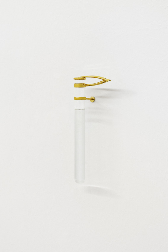 Christian Haake
My Favorite Things, 2016
Glass, metal, spit
13.5 x 5 cm
Courtesy Christian Haake
Photo: Tobias Hübel Christian Haake
My Favorite Things, 2016
Glass, metal, spit
13.5 x 5 cm
Courtesy Christian Haake
Photo: Tobias Hübel
