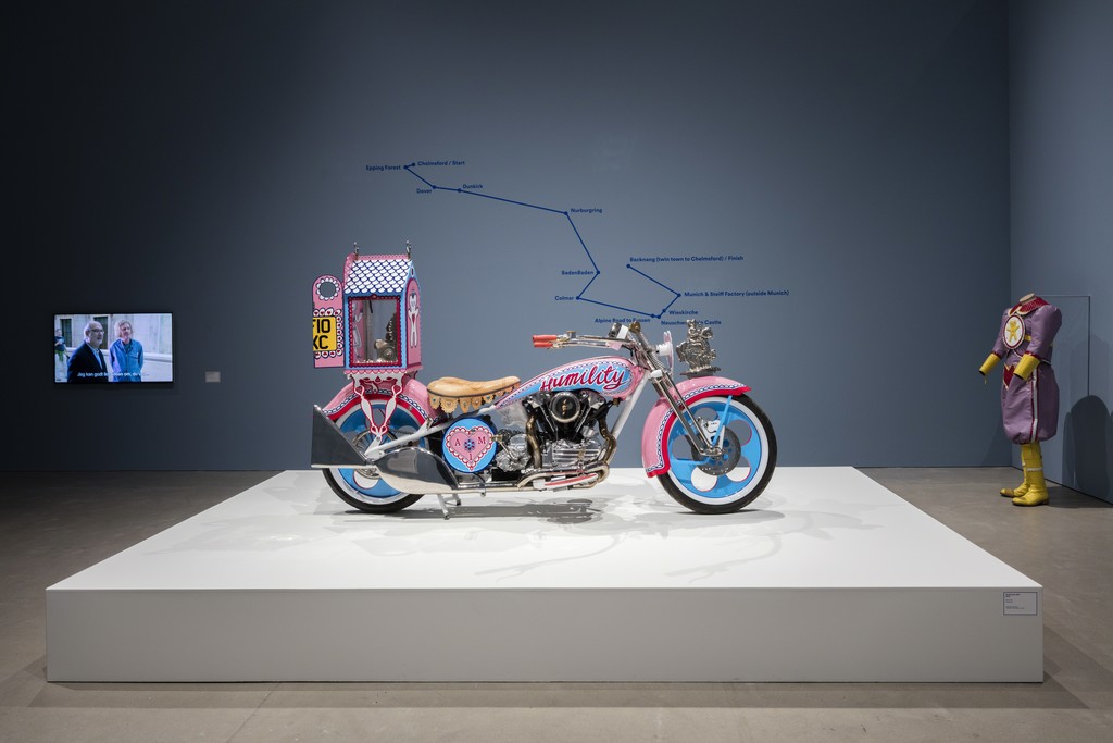 Grayson Perry, Hold Your Beliefs Lightly, installation view ARoS 2016, photo Anders Sune Berg Grayson Perry, Hold Your Beliefs Lightly, installation view ARoS 2016, photo Anders Sune Berg