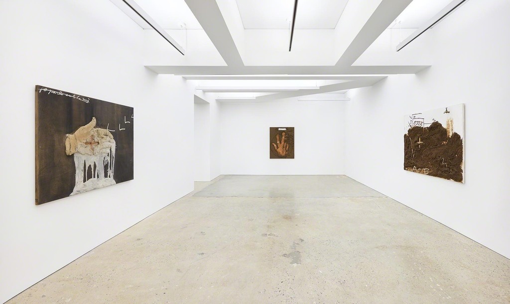 TÀPIES: PAINTINGS, 1970-2003 at Nahmad Contemporary. Photographs by Tom Powel Imaging. TÀPIES: PAINTINGS, 1970-2003 at Nahmad Contemporary. Photographs by Tom Powel Imaging.