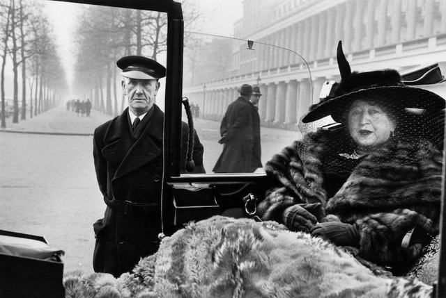 Inge Morath, ‘ ENGLAND, London. Mrs. Eveleigh Nash. 1953.’, 1953, Photography, Silver gelatin print, °CLAIRbyKahn Galerie