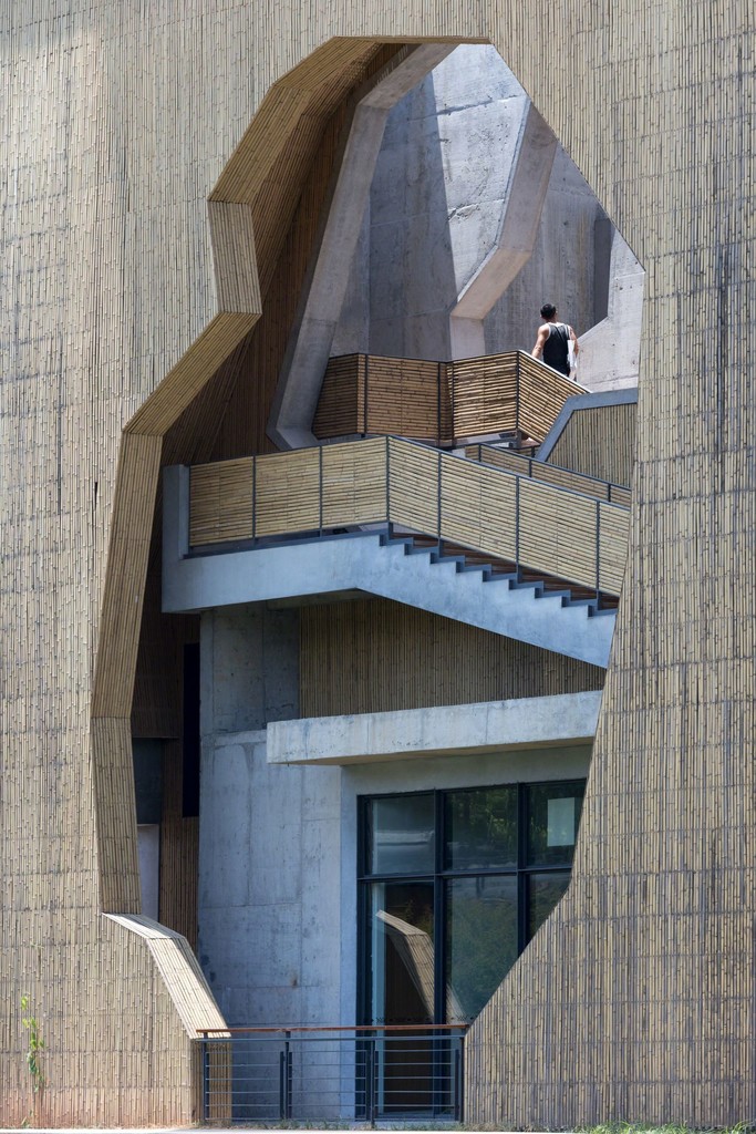 Arkitekturens Værksteder
Wang Shu - Amatuer Architecture Studio
09.02 - 30.04 2017
Amateur Architecture Studio
Wa Shan Guesthouse / China Academy of Art Xiangshan Campus, Hangzhou, 2013
Photo: Iwan Baan
Arkitekturens Værksteder
Wang Shu - Amatuer Architecture Studio
09.02 - 30.04 2017
Amateur Architecture Studio
Wa Shan Guesthouse / China Academy of Art Xiangshan Campus, Hangzhou, 2013
Photo: Iwan Baan