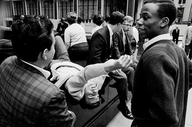 Hervé GLOAGUEN, ‘Lunch break in Manhattan, NY 1967’, 1967, Photography, Gelatin silver print on Baryta paper., Galerie Arcturus