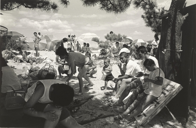 Hiromi Tsuchida, ‘Counting Grains of Sand,Tsuruga’, negative 1985; print May 15-1990, Photography, Gelatin silver print, J. Paul Getty Museum