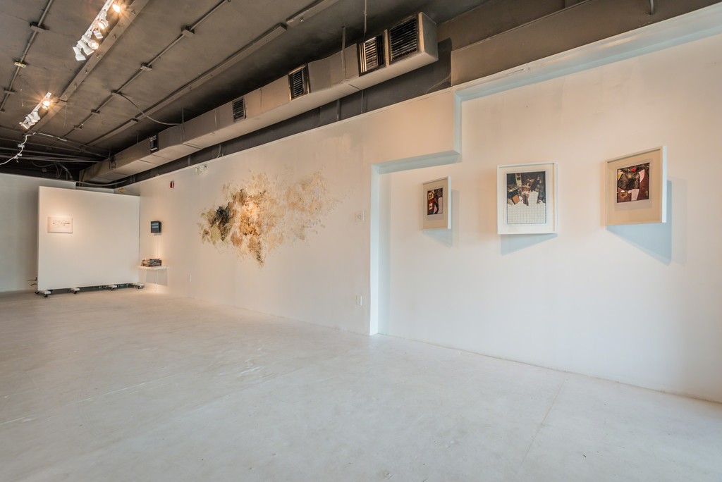 CCPS : Conde Contemporary Project Space
"Talking to Hear Our Threads Rattle" : An Exhibition of Fiber Based Work
Aurora Molina, Carrie Sieh, April Hartley, Kyoko Matsuyama, Griselle Gaudnik,
Nathalie Alfonso, Natalia Schonowski.
Photo : Nuurs Ortiz CCPS : Conde Contemporary Project Space
"Talking to Hear Our Threads Rattle" : An Exhibition of Fiber Based Work
Aurora Molina, Carrie Sieh, April Hartley, Kyoko Matsuyama, Griselle Gaudnik,
Nathalie Alfonso, Natalia Schonowski.
Photo : Nuurs Ortiz