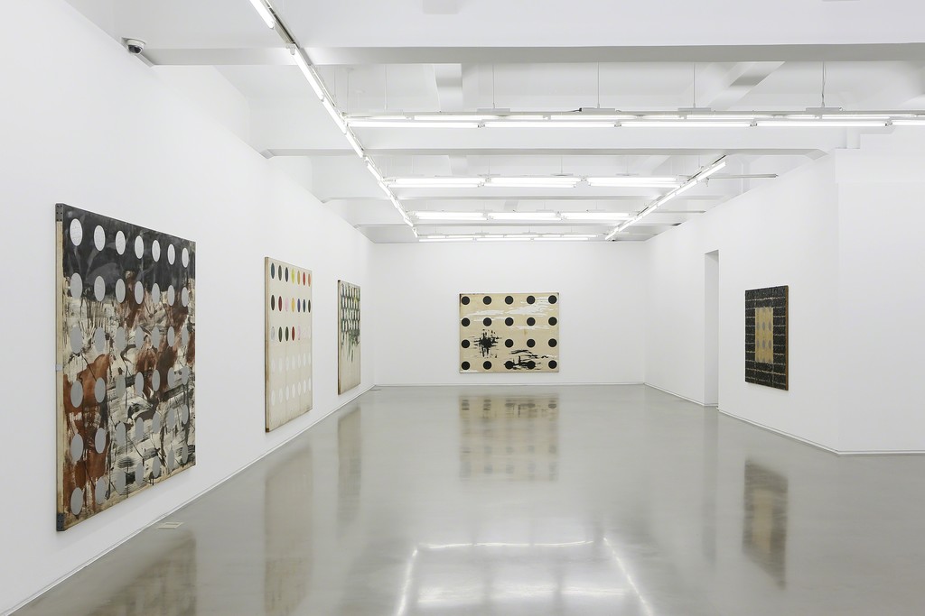 Kim Yong-Ik Solo Exhibition Closer… Come Closer…
Ilmin Museum of Art 2F
Installation View
Courtesy of Ilmin Museum of Art
Image provided by Kukje Gallery Kim Yong-Ik Solo Exhibition Closer… Come Closer…
Ilmin Museum of Art 2F
Installation View
Courtesy of Ilmin Museum of Art
Image provided by Kukje Gallery
