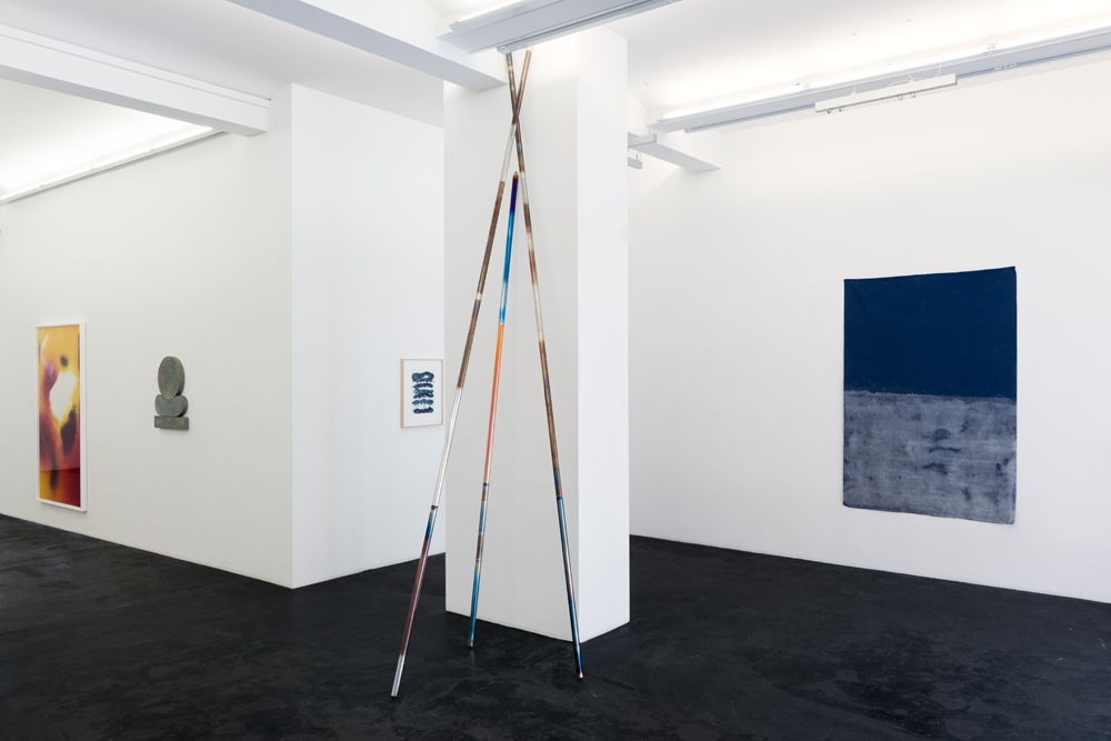 »A Line Between the Morning Sun and the Evening Sun« | 10 years of Häusler Contemporary Zürich | installation view of the anniversary exhibition, curated by Giovanni Carmine | photo: Mischa Scherrer »A Line Between the Morning Sun and the Evening Sun« | 10 years of Häusler Contemporary Zürich | installation view of the anniversary exhibition, curated by Giovanni Carmine | photo: Mischa Scherrer