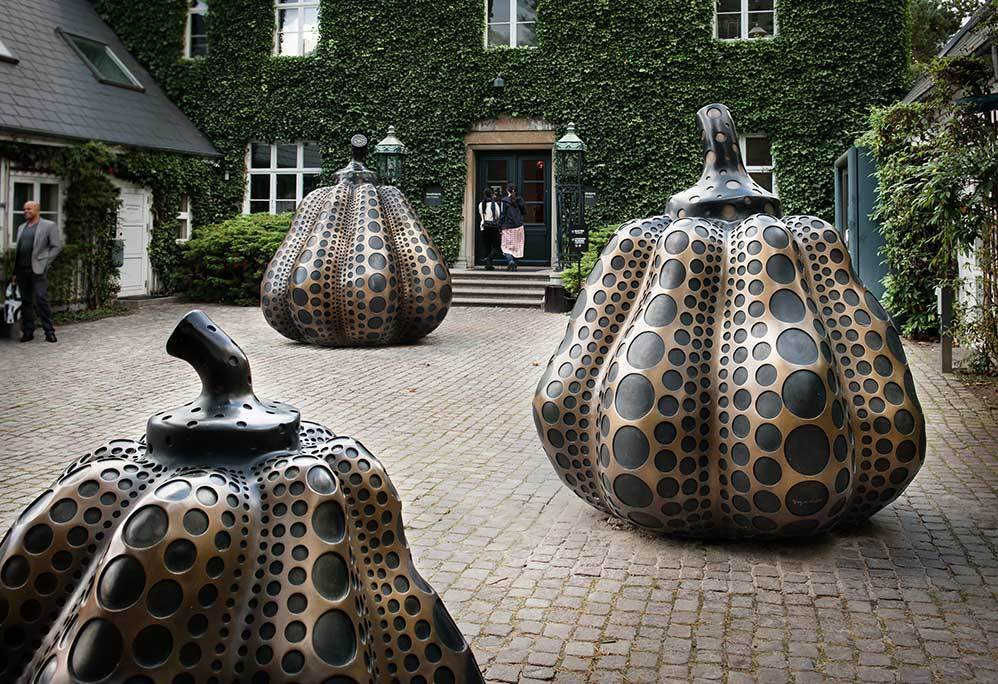 Installation view of YAYOI KUSAMA (2015). Louisiana Museum of Modern Art. Installation view of YAYOI KUSAMA (2015). Louisiana Museum of Modern Art.