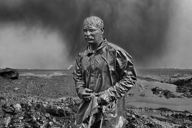 Sebastião Salgado, ‘Kuwait’, 1991, Robert Klein Gallery