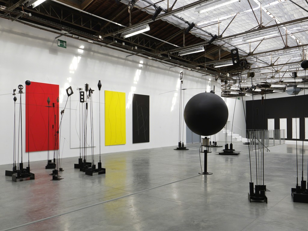 Exhibition view of "Takis, Magnetic fields", Palais de Tokyo, 2015. Photo : André Morin. ADAGP, Paris 2015. Exhibition view of "Takis, Magnetic fields", Palais de Tokyo, 2015. Photo : André Morin. ADAGP, Paris 2015.