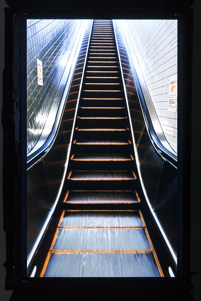 „Don’t miss the next step“, Multiple, Videoloop on Digiframe 15“ in box | image: ©dasesszimmer „Don’t miss the next step“, Multiple, Videoloop on Digiframe 15“ in box | image: ©dasesszimmer