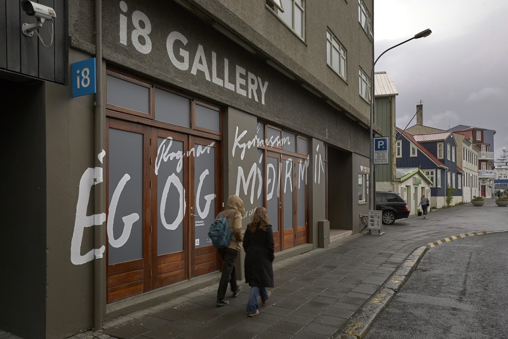 i8 Gallery - Exterior view for the show: Ragnar Kjartansson: Me and My Mother i8 Gallery - Exterior view for the show: Ragnar Kjartansson: Me and My Mother