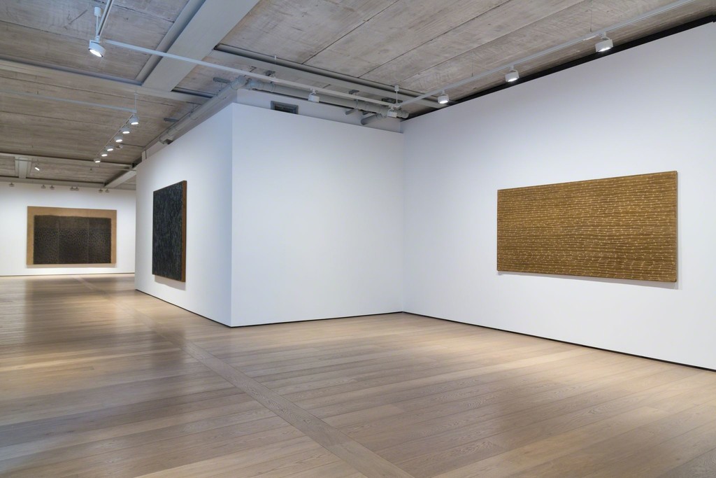 Ha Chong-Hyun
Views of the exhibition at Almine Rech Gallery, London
Courtesy of the Artist and Almine Rech Gallery
Photo: Melissa Castro Duarte Ha Chong-Hyun
Views of the exhibition at Almine Rech Gallery, London
Courtesy of the Artist and Almine Rech Gallery
Photo: Melissa Castro Duarte