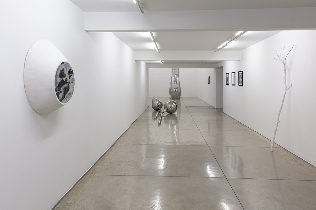 not vital: saudade -- exhibition view -- galeria nara roesler | são paulo 2018 -- photo © Everton Ballardin, courtesy of the artist and galeria nara roesler not vital: saudade -- exhibition view -- galeria nara roesler | são paulo 2018 -- photo © Everton Ballardin, courtesy of the artist and galeria nara roesler
