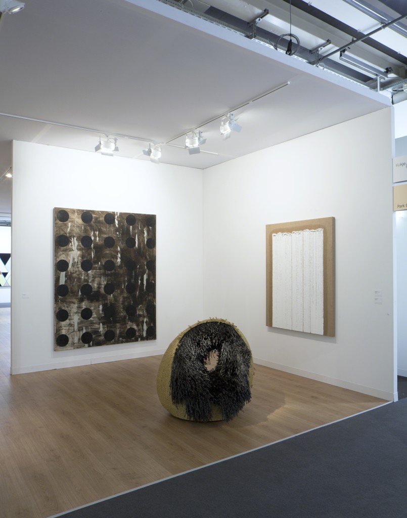 Kukje Gallery & Tina Kim Gallery, Art Basel 2017 in Basel, Courtesy of Kukje Gallery & Tina Kim Gallery, Photo: Sebastiano Pellion Di Persano Kukje Gallery & Tina Kim Gallery, Art Basel 2017 in Basel, Courtesy of Kukje Gallery & Tina Kim Gallery, Photo: Sebastiano Pellion Di Persano