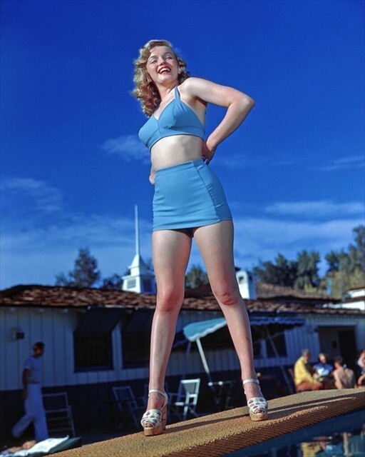 Marilyn Monroe, Palm Springs Racquet Club - Holden Luntz Gallery