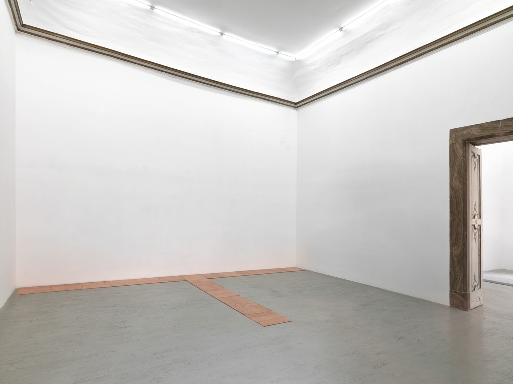 Carl Andre - partial view of the exhibition - September 2013 - Galleria Alfonso Artiaco, Napoli Carl Andre - partial view of the exhibition - September 2013 - Galleria Alfonso Artiaco, Napoli