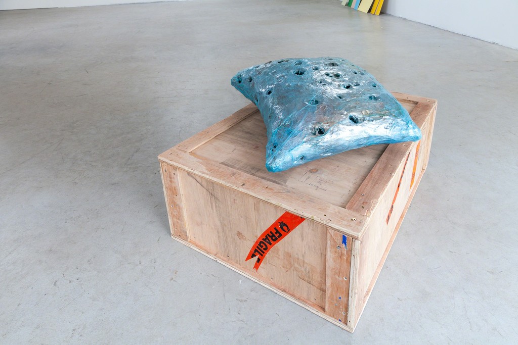 Gereon Krebber, „Träum was Schönes“ (engl.: Dream something beautiful), 2011, unique, 24 x 66 x 53cm | image: ©das_esszimmer Gereon Krebber, „Träum was Schönes“ (engl.: Dream something beautiful), 2011, unique, 24 x 66 x 53cm | image: ©das_esszimmer