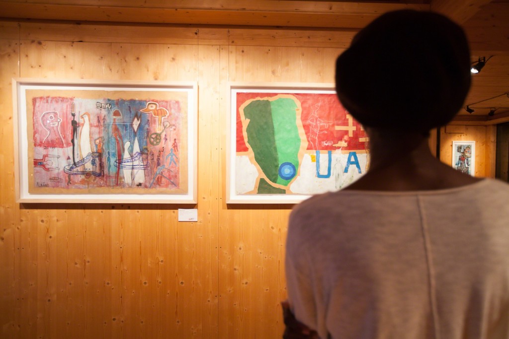 "20-ver" and "Mãos ao Ar", part of Albano Cardoso's "IXI/CITY" show at MOV'ART Gallery, Luanda. "20-ver" and "Mãos ao Ar", part of Albano Cardoso's "IXI/CITY" show at MOV'ART Gallery, Luanda.