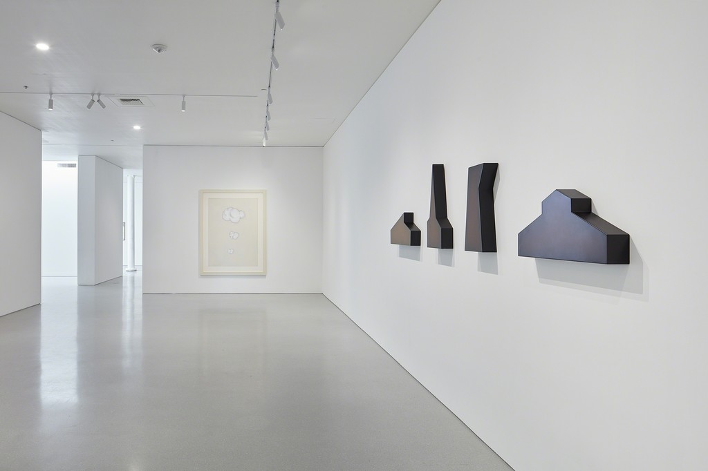 Artwork © 2019 Robert Therrien / Artists Rights Society (ARS), New York. Photo: Johnna Arnold. Courtesy Gagosian. Artwork © 2019 Robert Therrien / Artists Rights Society (ARS), New York. Photo: Johnna Arnold. Courtesy Gagosian.