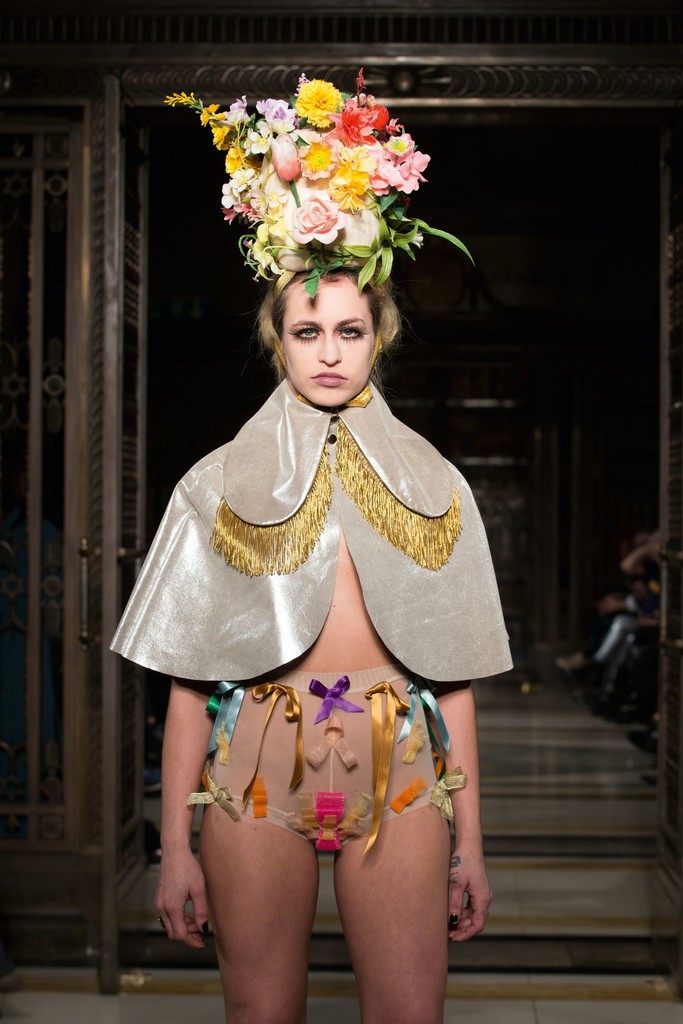 The Vulgar: Fashion Redefined, Pam Hogg, Cape, shorts and headdress, ‘Diamond Dogs and
Demons’ Collection, Autumn/Winter 2015–2016, Ready-to-wear, Image by kind permission of SimonArmstrong.com
The Vulgar: Fashion Redefined, Pam Hogg, Cape, shorts and headdress, ‘Diamond Dogs and
Demons’ Collection, Autumn/Winter 2015–2016, Ready-to-wear, Image by kind permission of SimonArmstrong.com