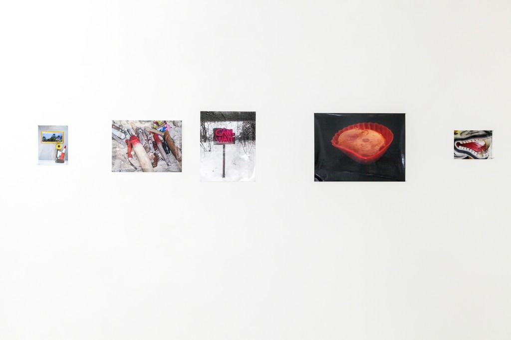 exhibition view (detail): „Lost and Found“, since 2002 (detail) | selection of 42 photographies, ongoing photographic series, FineArt Digitalprints, Christine de la Garenne | image: ©dasesszimmer exhibition view (detail): „Lost and Found“, since 2002 (detail) | selection of 42 photographies, ongoing photographic series, FineArt Digitalprints, Christine de la Garenne | image: ©dasesszimmer