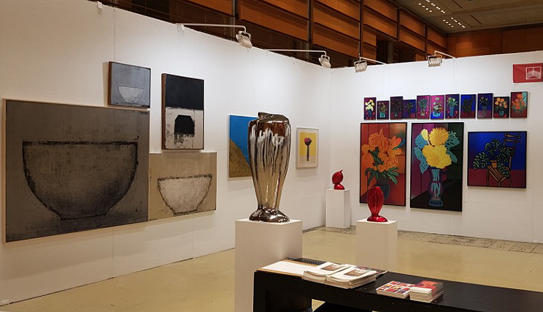 Left Wall: Sun Choi, Pray, 2018. Mixed media on canvas.
Center Sculpture: Shinduk Kang, Ocean, 2010. Stainless steel.
Right side wall: Shinduk Kang, Still Life, 2017-2018. Lenticular. Left Wall: Sun Choi, Pray, 2018. Mixed media on canvas.
Center Sculpture: Shinduk Kang, Ocean, 2010. Stainless steel.
Right side wall: Shinduk Kang, Still Life, 2017-2018. Lenticular.