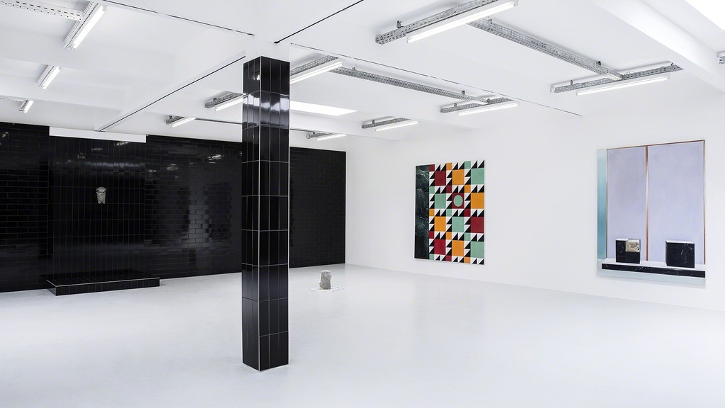 Exhibition view, 2017. From right: “Mosul Museum“, 2017, oil on canvas, 200x150cm / “Keeping Up with the Gaddafis (Tripolis-NY)“, 2016, oil on canvas, 200x180cm. Photo: Verena Nagl. Exhibition view, 2017. From right: “Mosul Museum“, 2017, oil on canvas, 200x150cm / “Keeping Up with the Gaddafis (Tripolis-NY)“, 2016, oil on canvas, 200x180cm. Photo: Verena Nagl.