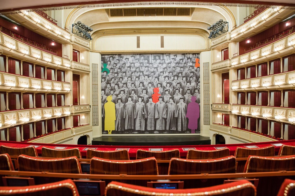 John Baldessari, Graduation, Safety Curtain 2017/2018, Vienna State Opera, museum in progress. Photo: Andreas Scheiblecker, Copyright: John Baldessari and museum in progress (www.mip.at) John Baldessari, Graduation, Safety Curtain 2017/2018, Vienna State Opera, museum in progress. Photo: Andreas Scheiblecker, Copyright: John Baldessari and museum in progress (www.mip.at)