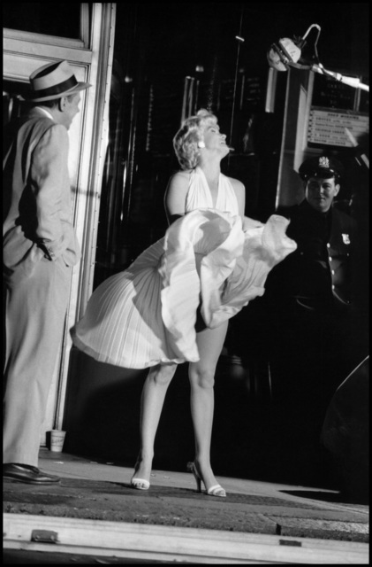 Elliott Erwitt, ‘Marilyn Monroe on the set of “The Seven Year Itch”’, 1954, Galeria de Babel